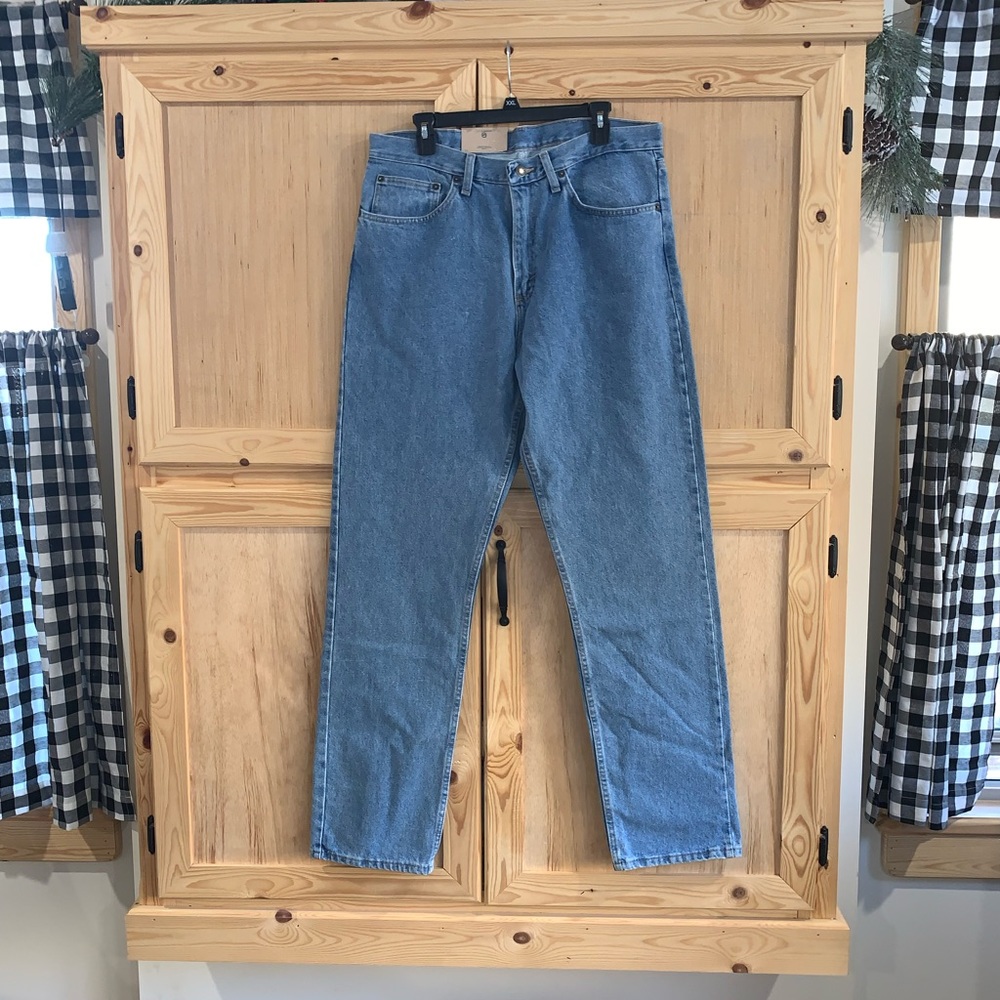 Magellan Outdoors “Relaxed” NWT blue denim jeans size 36 x 34